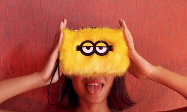 KIPLING LOVES MINIONS联名系列包袋 焕新上市，伴你开启好运新年